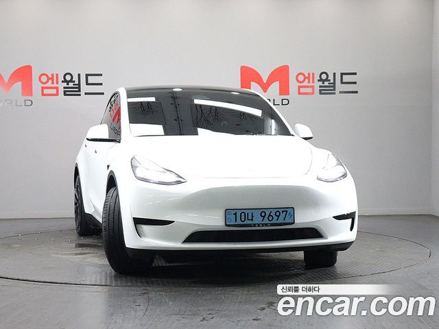 Tesla Model Y 2023 — photo 2