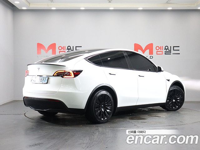 Tesla Model Y 2023 — photo 3