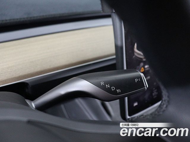 Tesla Model Y 2023 — photo 9
