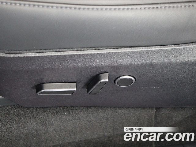 Tesla Model Y 2023 — photo 11
