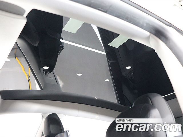 Tesla Model Y 2023 — photo 13