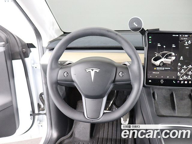 Tesla Model Y 2023 — photo 16