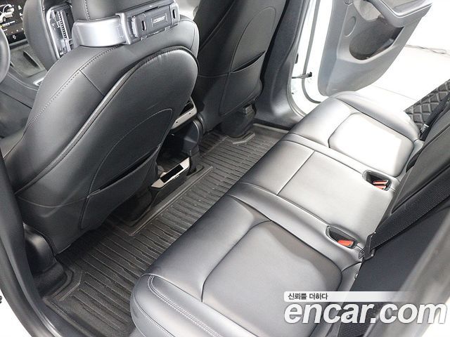 Tesla Model Y 2023 — photo 17
