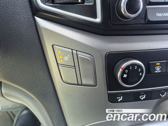 Hyundai Starex 2017 — photo 13