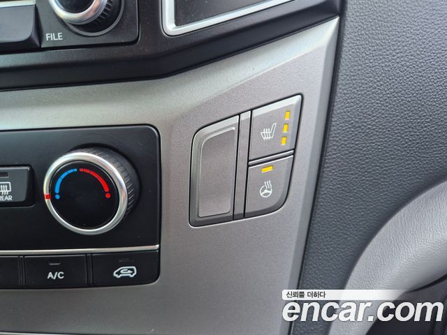 Hyundai Starex 2017 — photo 14