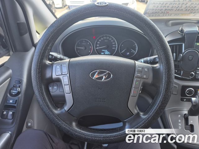 Hyundai Starex 2017 — photo 18