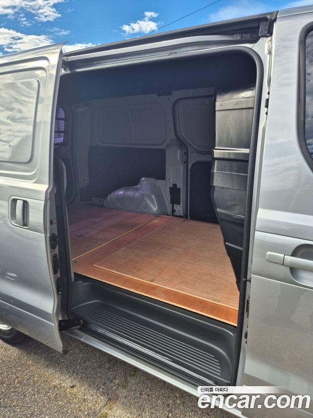 Hyundai Starex 2017 — photo 19