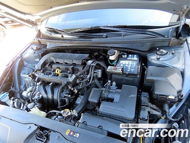 Hyundai AVANTE 2021 — photo 17