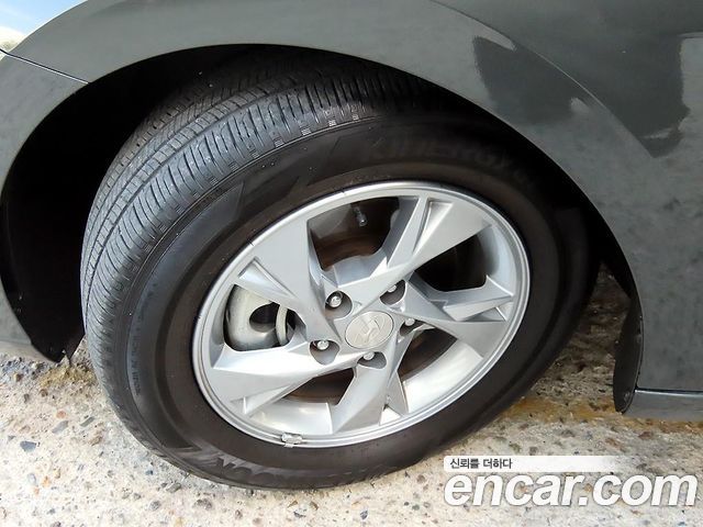 Hyundai AVANTE 2021 — photo 18