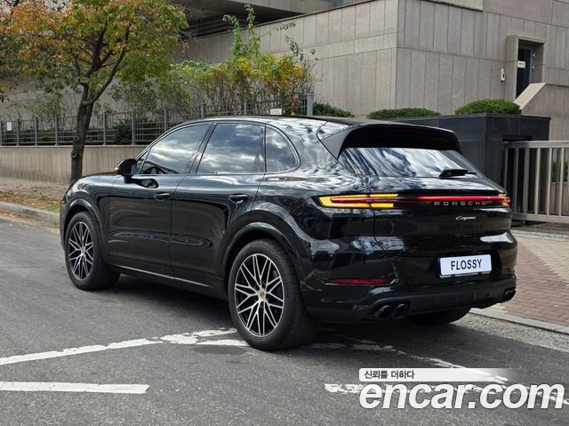 Porsche Cayenne 2024 — photo 2