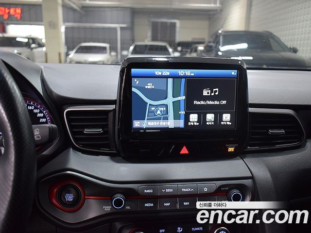 Hyundai Veloster 2018 — photo 11