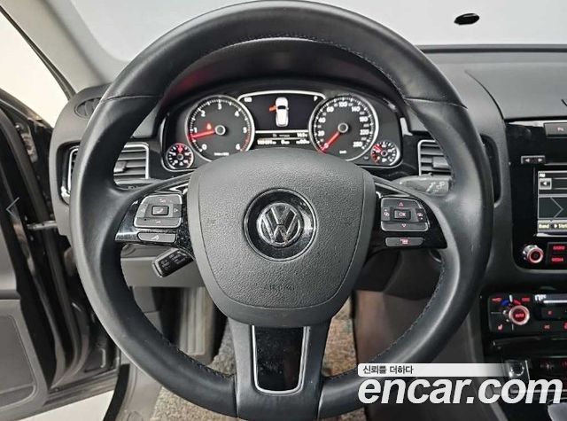 Volkswagen Touareg 2014 — photo 9