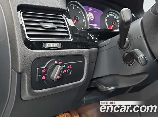 Volkswagen Touareg 2014 — photo 16