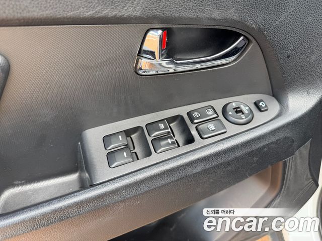 Kia Sportage 2012 — photo 16