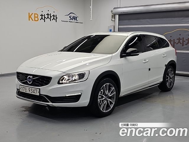 Volvo V60 2018 — photo 1