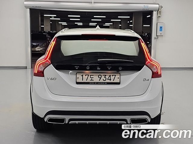 Volvo V60 2018 — photo 2