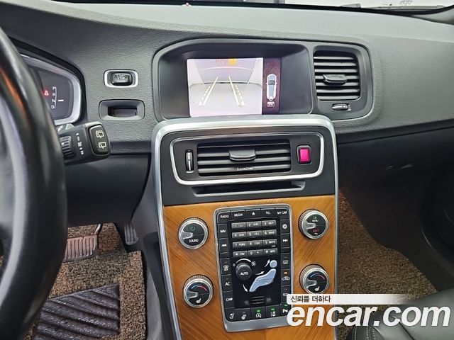 Volvo V60 2018 — photo 8