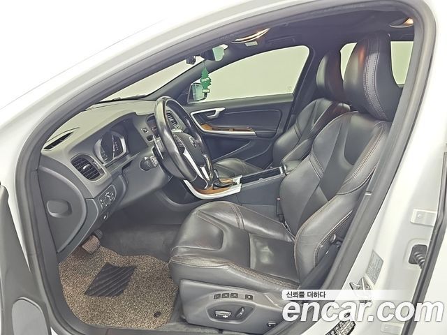 Volvo V60 2018 — photo 9