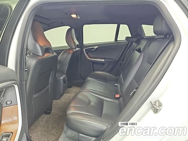 Volvo V60 2018 — photo 10