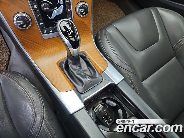 Volvo V60 2018 — photo 14