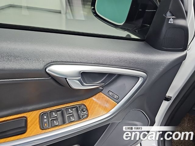 Volvo V60 2018 — photo 15