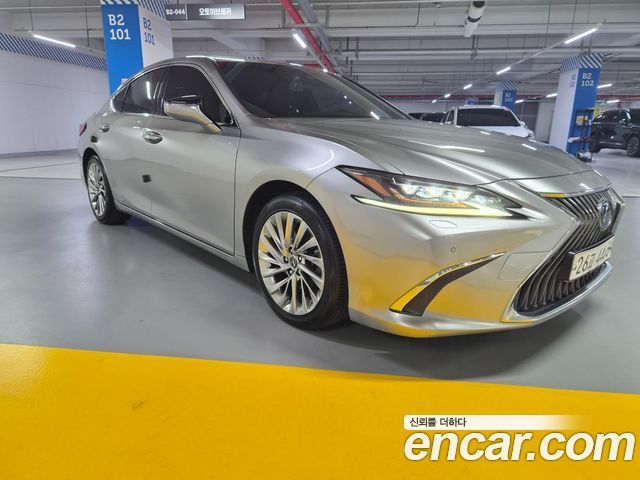 Lexus ES 2019 — photo 2