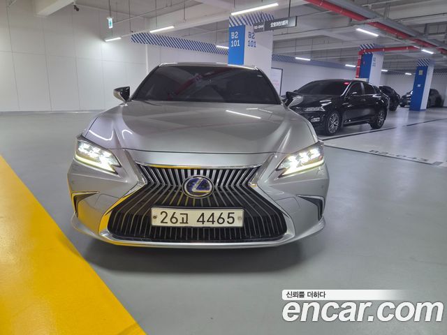 Lexus ES 2019 — photo 3