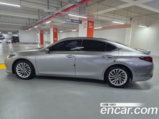 Lexus ES 2019 — photo 5