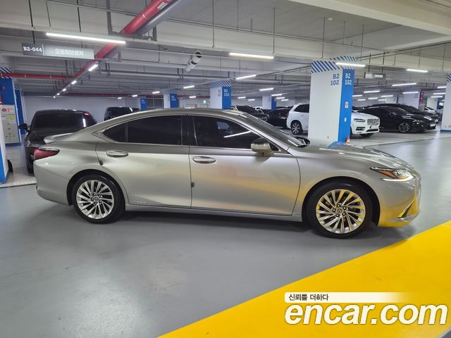 Lexus ES 2019 — photo 6