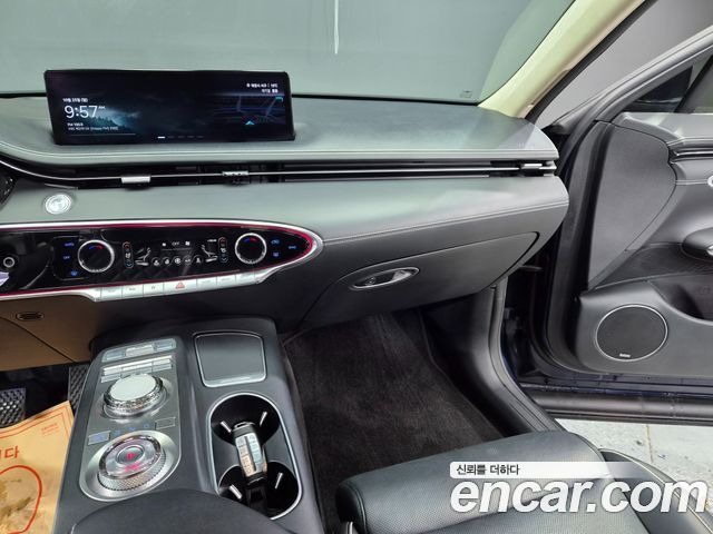 Genesis GV70 2022 — photo 11