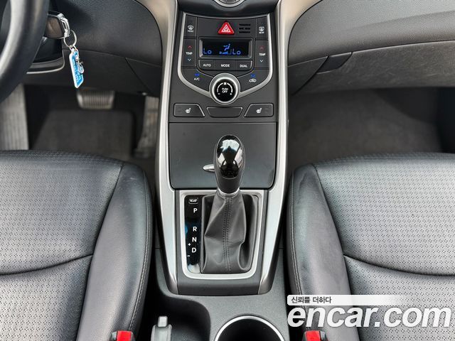 Hyundai AVANTE 2014 — photo 9