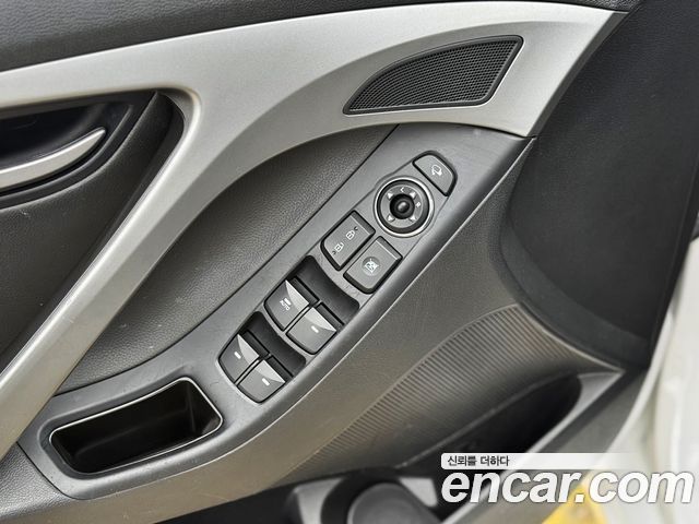 Hyundai AVANTE 2014 — photo 10