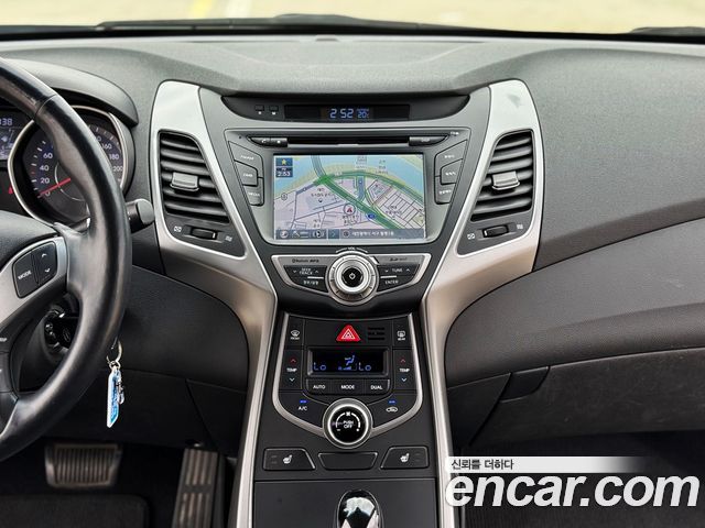Hyundai AVANTE 2014 — photo 14