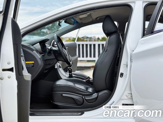 Hyundai AVANTE 2014 — photo 18