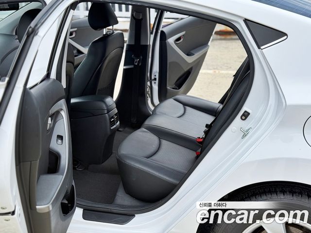 Hyundai AVANTE 2014 — photo 19