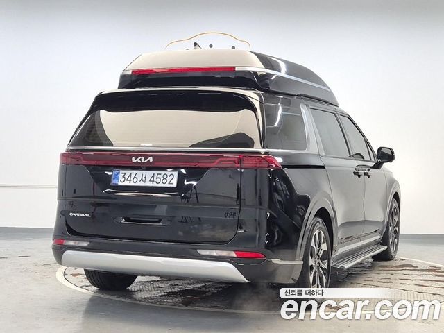 Kia Canival 2023 — photo 3
