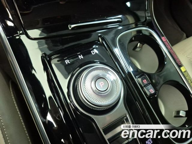 Kia Canival 2023 — photo 8