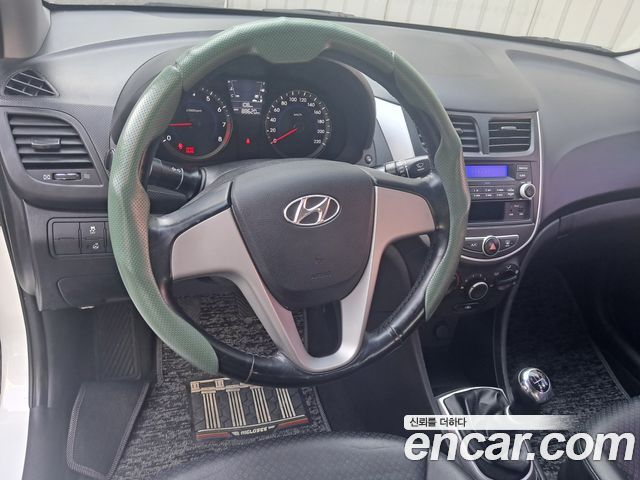 Hyundai Accent 2015 — photo 13