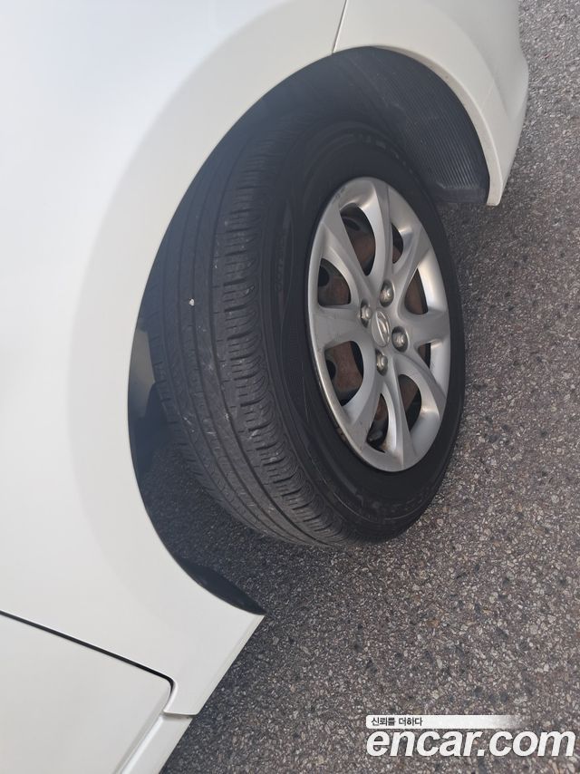 Hyundai Accent 2015 — photo 17