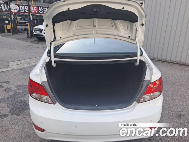 Hyundai Accent 2015 — photo 19