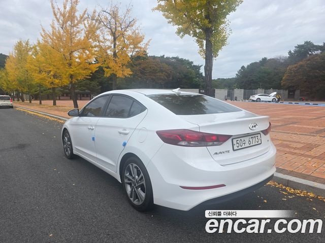 Hyundai AVANTE 2018 — photo 2