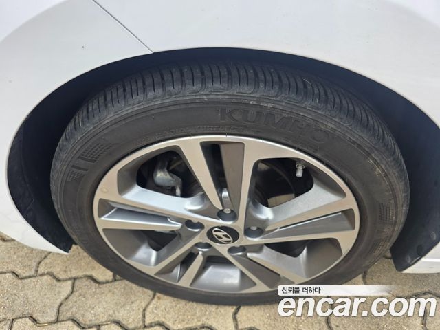 Hyundai AVANTE 2018 — photo 5