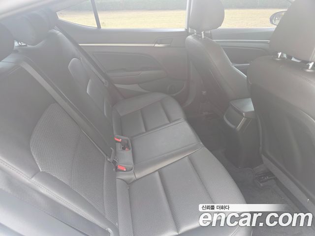 Hyundai AVANTE 2018 — photo 10