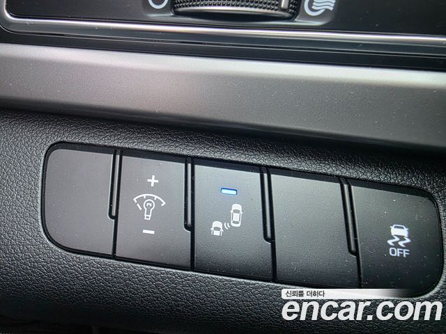 Hyundai AVANTE 2018 — photo 11