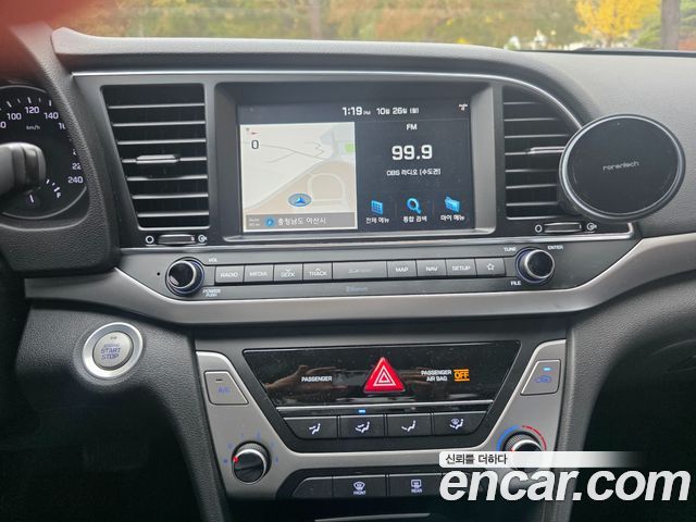 Hyundai AVANTE 2018 — photo 13