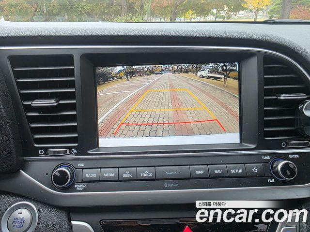 Hyundai AVANTE 2018 — photo 14