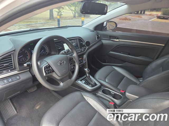 Hyundai AVANTE 2018 — photo 15