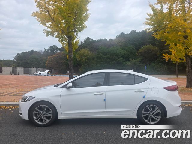 Hyundai AVANTE 2018 — photo 17