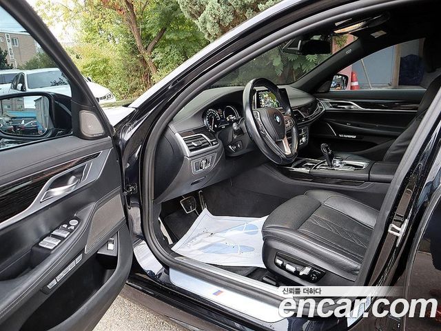 BMW 7-Series 2018 — photo 6