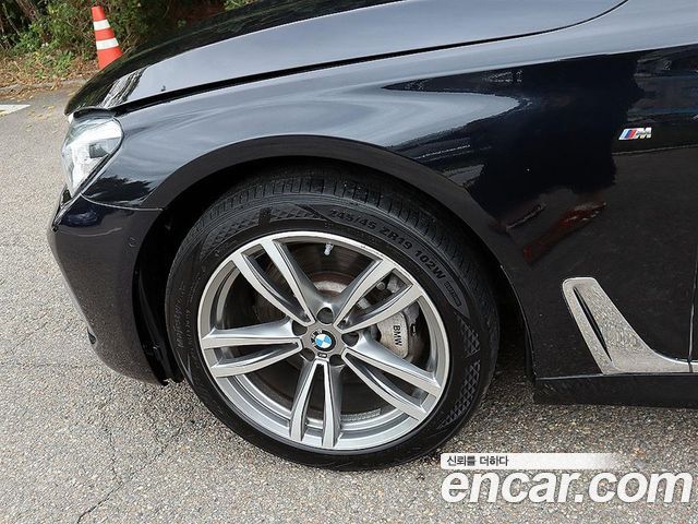 BMW 7-Series 2018 — photo 18